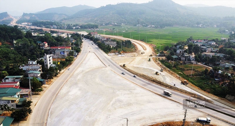 Sự đầu tư phát triển hạ tầng giao thông giúp Tuyên Quang thu hút làn sóng đầu tư. (Ảnh: Điểm đầu dự án Cao tốc Tuyên Quang - Phú Thọ tại xã Lưỡng Vượng - TP. Tuyên Quang)